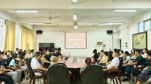 新生家长座谈会.jpg